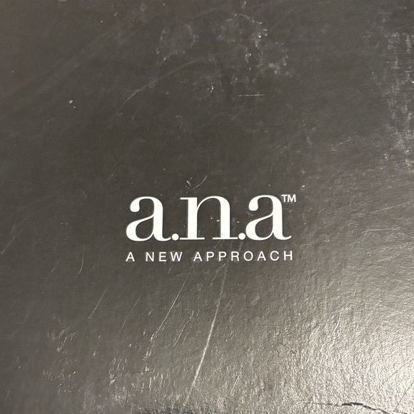 Chic Black Heeled Boots - Picture 8 of 10